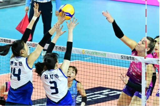 2023-24 V리그 여자부 인천 흥국생명과 수원 현대건설이 치열한 선두 경쟁을 예고하고 있다. 사진은 지난 2라운드 두 팀간 맞대결 모습.KOVO 제공