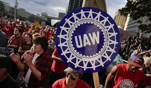 지난 9월 파업 시위 중인 전미자동차노조(UAW) 조합원. AP 연합뉴스
