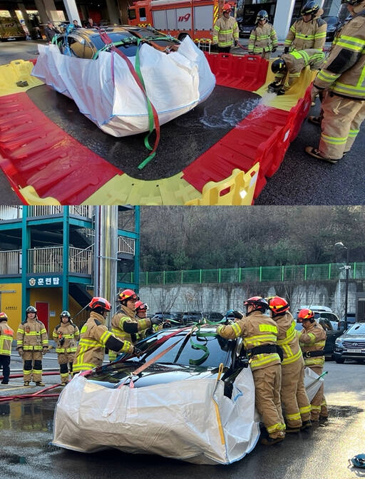 오산소방서가 전기차 화재진압 장비를 활용한 '전기차 화재진압 대응훈련'을 실시했다. 사진은 조립식 소화수조 설치 및 차량침수(3단계)와 포켓형 수조 체결 후 차량 이동(4단계) 모습. 오산소방서 제공