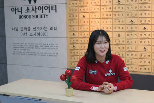 18일 오후 한국여자프로골프(KLPGA)투어 인기 선수 박현경 프로(23·한국토지신탁)가 18일 경기일보와 인터뷰를 하고 있다. 경기 사랑의 열매 제공
