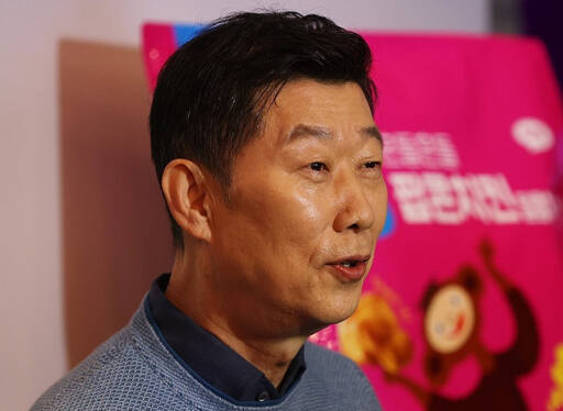 김홍국 하림그룹 회장이 지난달 1일 오전 서울 강남구 CGV청담씨네시티에서 열린 '푸디버디' 브랜드 론칭 행사에서 인터뷰를 하고 있다. 연합뉴스