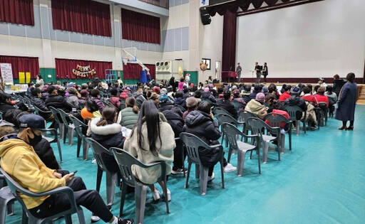 최근 백령 다목적 실내체육관에서 열린 ‘제1회 백령 장터한마당’. 옹진군 제공