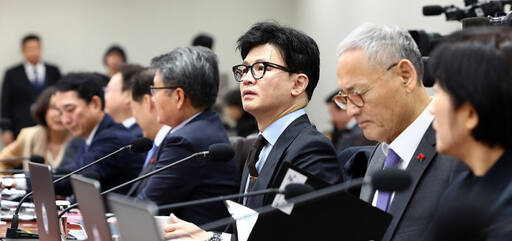 한동훈 법무부 장관이 19일 서울 용산 대통령실 청사에서 열린 국무회의에 참석하고 있다. 연합뉴스
