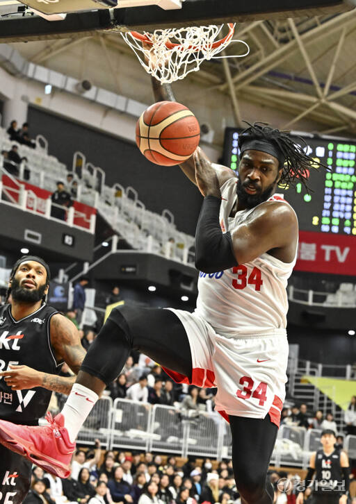 수원 KT, 서울 SK에 85-71로 패배 [포토뉴스]