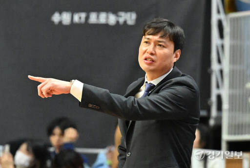수원 KT, 서울 SK에 85-71로 패배 [포토뉴스]