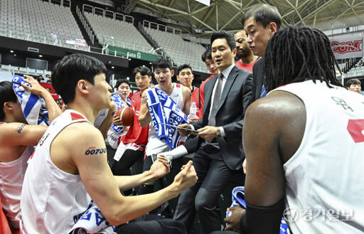 수원 KT, 서울 SK에 85-71로 패배 [포토뉴스]