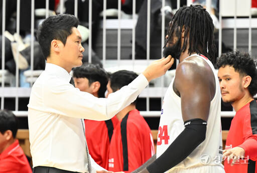 수원 KT, 서울 SK에 85-71로 패배 [포토뉴스]