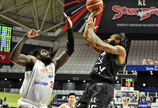 수원 KT, 서울 SK에 85-71로 패배 [포토뉴스]