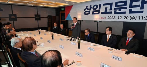 국민의힘 윤재옥 당 대표 권한대행이 20일 오전 서울 여의도 63빌딩 중식당에서 열린 상임고문단 회의에서 인사말을 하고 있다. 연합뉴스