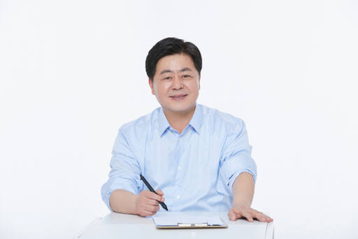 최영근 전 화성시장이 20일 내년 총선 화성시갑 출마를 선언했다. 최영근 전 화성시장 제공