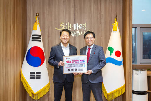 정필재 국민의힘 시흥갑 예비후보가 오세훈 서울시장을 만나 정책 현안을 논의했다. 정필재 예비후보 제공