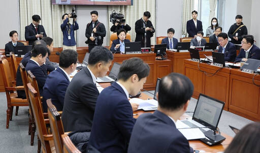 지난 5일 국회에서 정치개혁특별위원회 전체회의가 열리고 있다. 연합뉴스