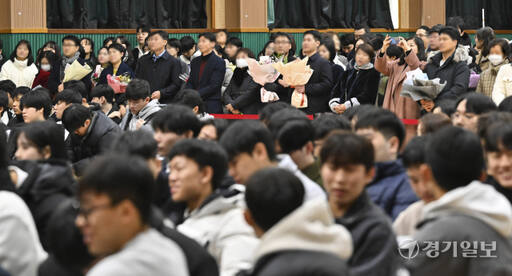 밝은 미래를 향해, 과천고등학교 졸업식 [포토뉴스]