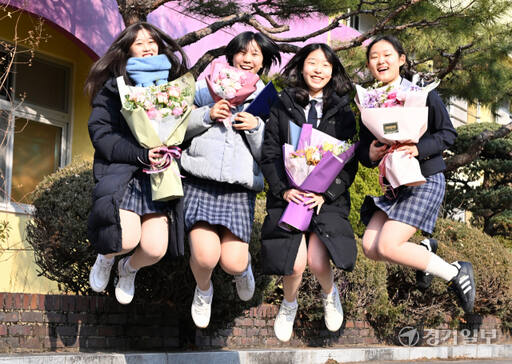 밝은 미래를 향해, 과천고등학교 졸업식 [포토뉴스]