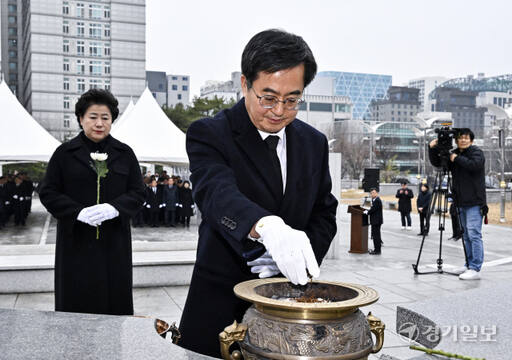 김동연 도지사, 수원현충탑을 찾아 참배 [포토뉴스]