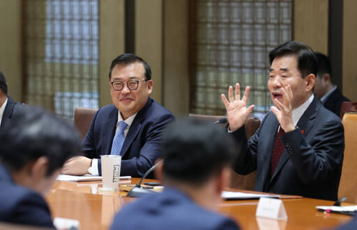김진표 국회의장(오른쪽)과 조경호 비서실장. 국회의장 비서실 제공