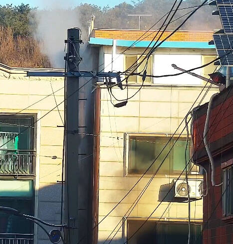 안산 상록구 이동 주택가 밀집지역 내 주택 화재현장. 독자 제공