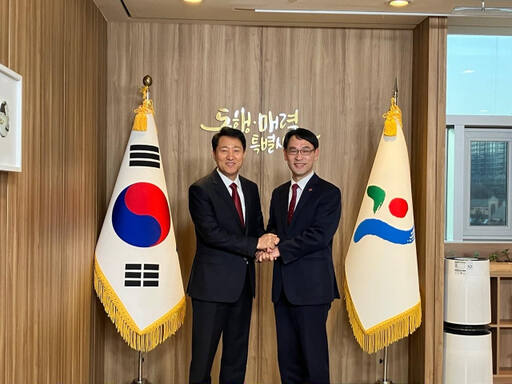 권신일 국민의힘 포천가평 예비후보는 8일 오세훈 서울시장과 만나 서울시가 추진하고 있는 워케이션사업 참여 등을 요청했다. 권 후보 사무소 제공
