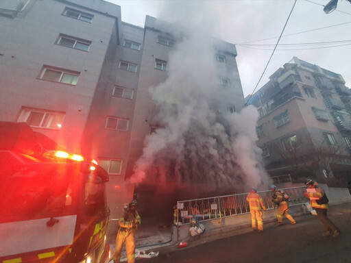 부천시 소사구 송내동 빌라 필로티 주차장 화재현장. 부천소방서 제공