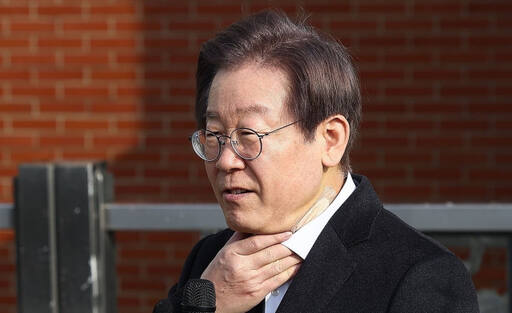 더불어민주당 이재명 대표가 지난 10일 서울 종로구 서울대학교 병원에서 퇴원하며 발언하고 있다. 연합뉴스