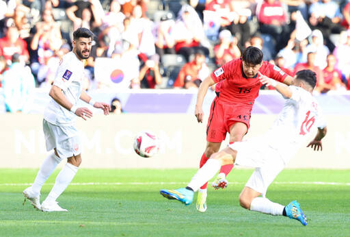 15일 카타르 도하 자심 빈 하마드 스타디움에서 열린 2023 AFC 아시안컵 조별리그 E조 바레인과의 경기서 후반 이강인이 자신의 두번째 골을 성공시키고 있다.연합뉴스