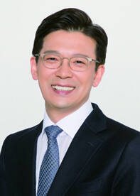 성희롱 논란이 일어난 현근택 더불어민주당 성남 중원 예비후보가 총선 불출마를 선언했다.