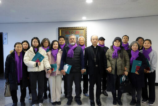 지난 16일 ‘10·29 이태원 참사 유가족협의회, 10·29 이태원 참사 시민대책회의’가 천주교 수원교구청을 방문해 이용훈 주교(한국천주교주교회의 의장)을 만나 ‘이태원 참사 특별법’ 지지를 호소했다. 천주교 수원교구 제공.