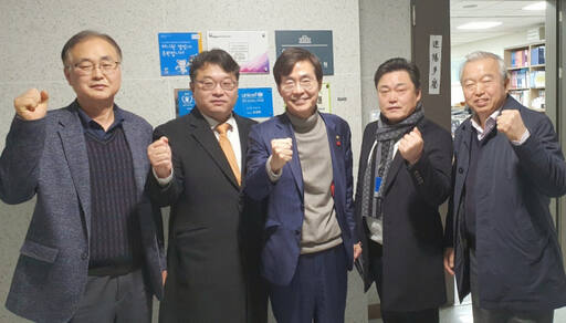 하남 등 4개 지자체 시민단체 대표들이 국민의힘 뉴시티 조경태 위원장과 간담회를 열고 활동재개를 다짐하고 있다. 김기윤 하남감일·위례 서울편입추진위원장 제공