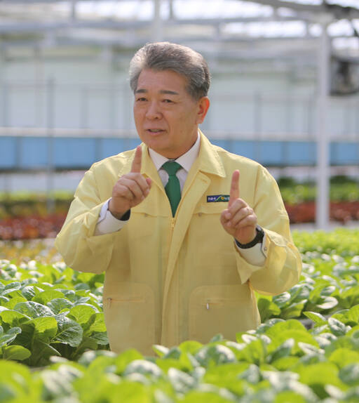 제25대 농협중앙회장 선거에 출마한 조덕현 충남 동천안농협 조합장이 영농현장을 방문해 ‘농민의 농협’을 만들겠다는 포부를 밝히고 있다. 조덕현 후보 선거캠프 제공