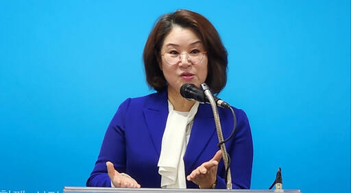 더불어민주당 최경자 예비후보(의정부갑)가 22일 오전 의정부시청 기자실에서 출마 기자회견을 하고 있다. 김창학기자
