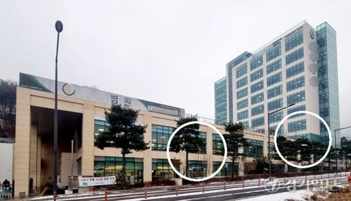 인천 계양구 계산동 산52의11 일대에 조성하는 계산종합의료단지 안에서 먼저 운영을 시작한 병원 전경. A동(오른쪽 흰색원)과 B동(왼쪽 흰색원) 각각의 건물이 연결되어 있는 구조다. 경기일보 DB