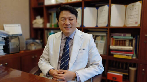윤성찬 경기도한의사회장이 경기일보와의 인터뷰에서 지난 6년 간의 소회와 앞으로의 각오 등을 밝히고 있다. 정자연기자