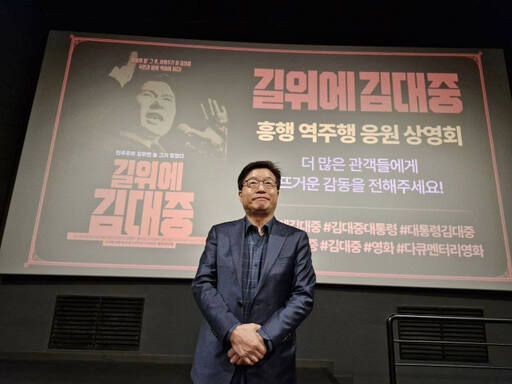민주당 염태영 수원무 국회의원 예비후보가 지난 25일 동수원 CGV에서 영화 상영 전 발언하고 있다. 염태영 선거 사무실 제공