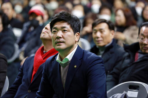 이용 의원 출마 공식화