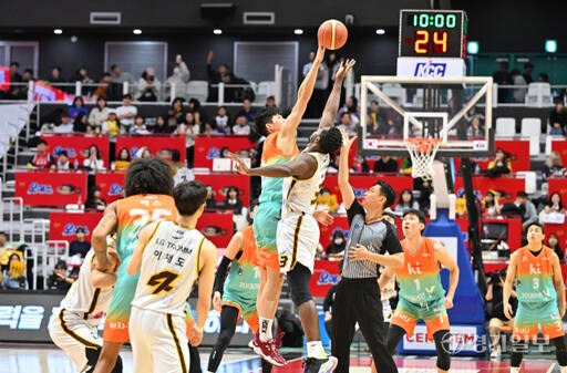 프로농구 KT, LG에 71-68로 아쉽게 패배해 연승 마감 [포토뉴스]