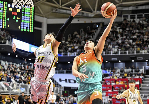 프로농구 KT, LG에 71-68로 아쉽게 패배해 연승 마감 [포토뉴스]