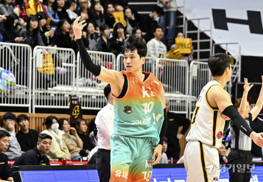 프로농구 KT, LG에 71-68로 아쉽게 패배해 연승 마감 [포토뉴스]