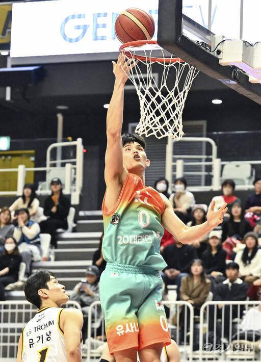 프로농구 KT, LG에 71-68로 아쉽게 패배해 연승 마감 [포토뉴스]