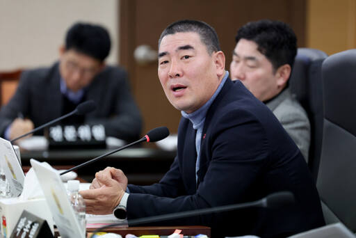 30일 인천시의회 건설교통위원회 회의실에서 열린 제292회 인천광역시의회 임시회 제2차 건설교통위원회에서 김명주 시의원이 발언하고 있다. 인천시의회 제공