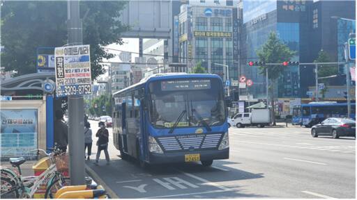 미세먼지 흡착필터를 부착한 시내버스. 인천시 제공