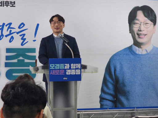 인천 서구을에 출마하는 모경종 예비후보가 3일 선거사무소 개소식에서 참석자들에게 이야기하고 있다. 이병기기자