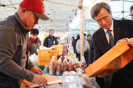 한국마사회 정기환 회장(오른쪽). 한국마사회 제공