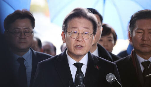 더불어민주당 이재명 대표가 5일 오전 광주 북구 국립 5·18 민주묘지에서 긴급 기자회견을 하고 있다. 연합뉴스