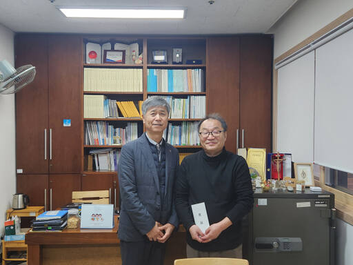 한국장애인고용공단 경기지역본부를 대표하여, 경기지역본부장이 ‘바다의 별’에 성금을 전달했다.