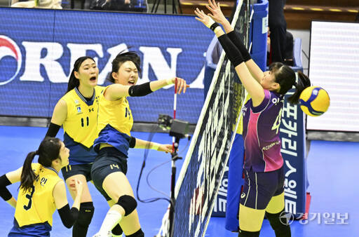 여자프로배구 흥국생명, 현대건설에 3-0으로 승리 [포토뉴스]
