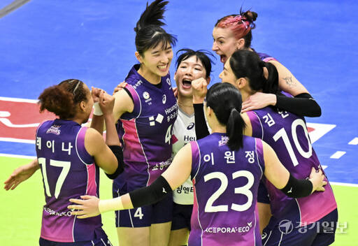 여자프로배구 흥국생명, 현대건설에 3-0으로 승리 [포토뉴스]