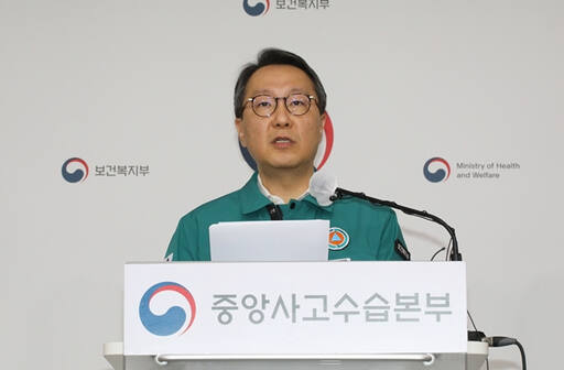 박민수 보건복지부 2차관이 13일 오전 정부세종청사에서 의사 집단행동 중앙사고수습본부 정례 브리핑을 하고 있다. 연합뉴스