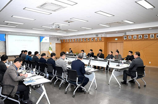 파주시가 운정신도시연합회와 운정신도시 20개 주요 현안문제에 대해 간담회릃 진행하고 있다. 운정신도시연합회 제공