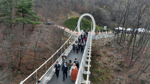 가평군 명지산 군림공원 출렁다리. 가평군 제공