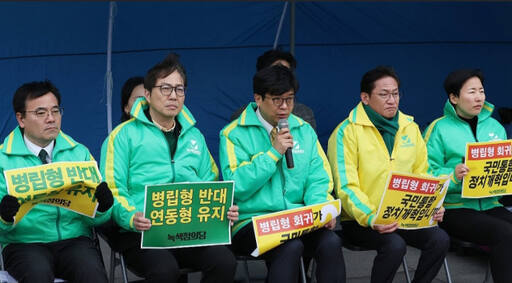 5일 국회 본청 앞 천막농성장에서 열린 녹색정의당 상무위원회에서 김준우 공동대표가 발언을 하고 있다. 연합뉴스
